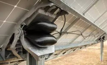 Sunfolding 太阳能跟踪器可适应不平坦的地形